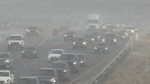 Epic rush hour traffic jam on highway as snow starts to fall Vidéo 149546326