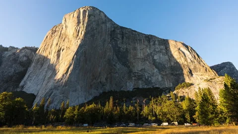 Epic Shadows Enveloping El Capitan, Yosemite National Park, Day Night Timelapse Vídeos de archivo 187867286