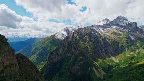 Epic Snow Capped Peaks in Svaneti Caucasus Mountains, Georgia Vidéo 334118976
