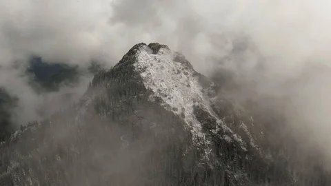 Epic snowy peak - Cascade Mountains Video stock 118017771