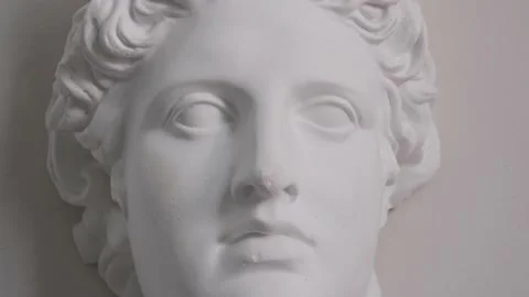 Epic studio close-up shot of a gypsum head with changing lighting. Stock-Footage 151524320