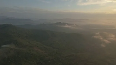 Epic sunrise in beautiful valley 库存影片 75731206
