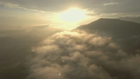 Epic sunrise in beautiful valley Видео 75773468