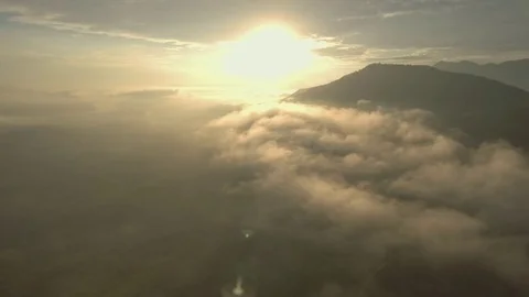 Epic sunrise in beautiful valley Видео 75773705