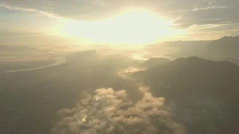 Epic sunrise in beautiful valley 库存影片 75773989