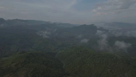 Epic sunrise in beautiful valley Vidéo 75840471