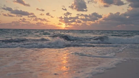 Epic Sunrise over the ocean beach on the coast of Mexico Hammock Swings Vidéo 280704302