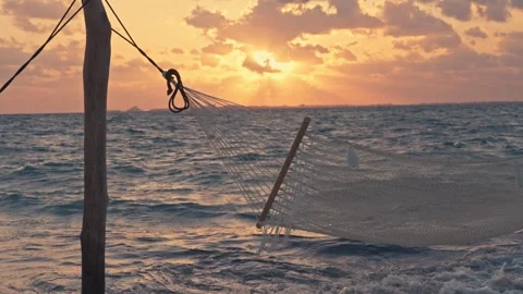 Epic Sunrise over the ocean beach on the coast of Mexico Hammock Swings Видео 280704308