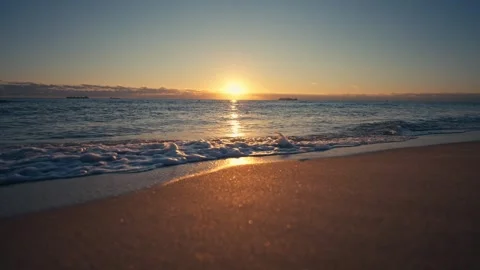 Epic Sunrise shot of waves breaking on beach with sun and colorful water Stockbeeldmateriaal 280507547