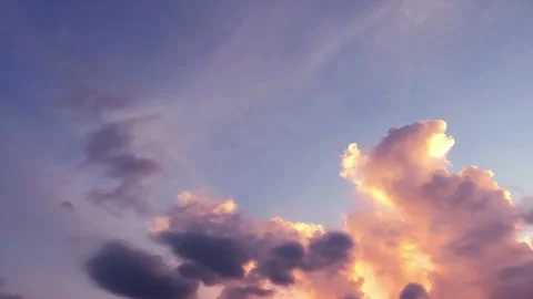 Epic thunder rain storm cloud on dramatic sunset purple blue sky Stock-Footage 156795513