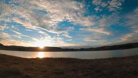 Epic time-lapse of a lake landscape at dawn with rug cloud 库存影片 152196760