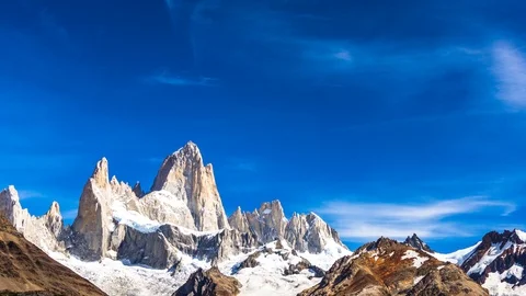 Epic time lapse of the movement of clouds over the Fitz roy mountain 스톡 동영상 86622030