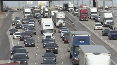 Epic Toronto highway traffic jam with cars and trucks on the busy 401 Vídeos de archivo 151061224