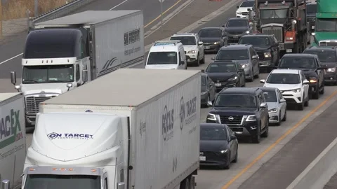 Epic Toronto highway traffic jam with cars and trucks on the busy 401 Vídeos de archivo 151061947