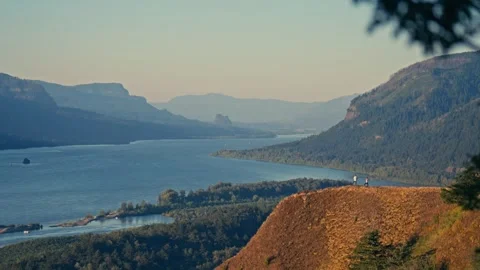 Epic View of Couple Hiking overlook Columbia River Gorge Oregon Cinematic Видео 280702610