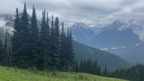 Epic view of Glacier Peak in Washington Video stock 221581746
