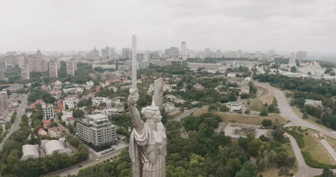 Epic view of Ukrainian historical monument - The Motherland Monument Stock-Footage 135052186
