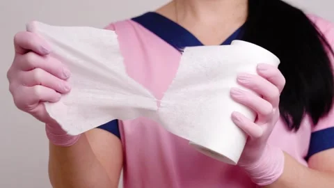 Epilation and sugaring master tears off paper towel Vidéo 147201958