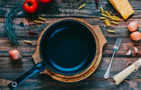 Epmty Pan On Table Stock Photos