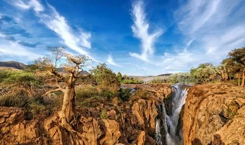  Epupa Falls, Namibia, an der Grenze zu Angola Epupa Falls, Namibia, near ... Stock Photos