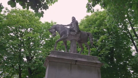 Equestrian marble statue of King Louis XIII surrounded by green crowns. Stock Footage 310199570