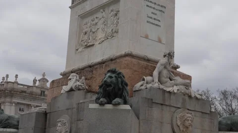 Equestrian statue base of Philip IV with lions in Plaza de Oriente Madrid Видео 334962612