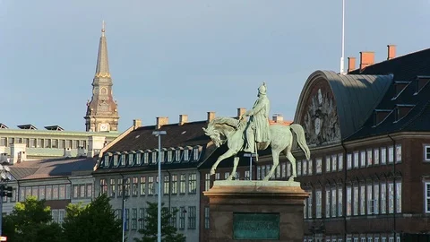 The equestrian statue of Frederick VII in front of Christiansborg Stock Footage 99563776