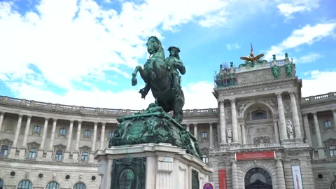 Equestrian statue of Prince Eugene of Savoy. Shooting a steadicam (Prinz Eugen Video stock 145266862