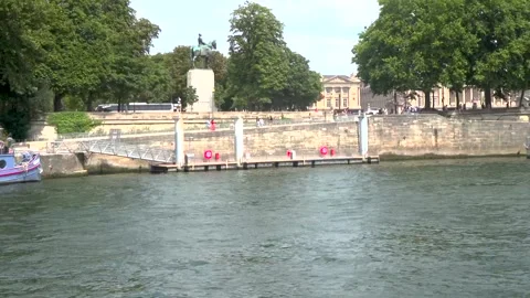Equestrian Statue of Simón Bolívar, Petit Palais and The Place de la Concorde. Video stock 339276428