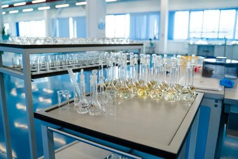 Equipment for the analysis of flasks with chemical elements, blue laboratory Stock Photos
