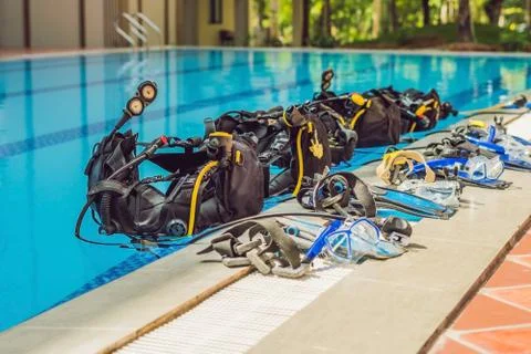 Equipment for diving is on the edge of the pool, ready for a lesson Foto stock