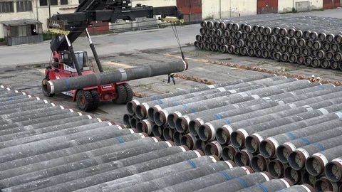 Equipment for laying a pipeline on the seabed 動画素材 80770959