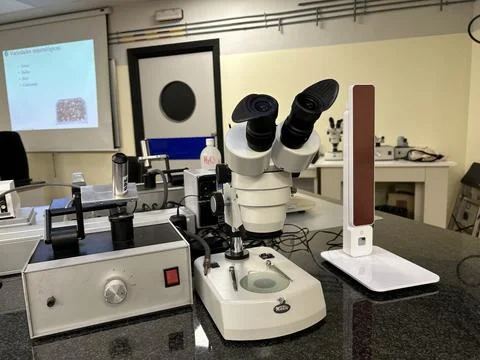 Equipment in microscopy classroom Foto stock