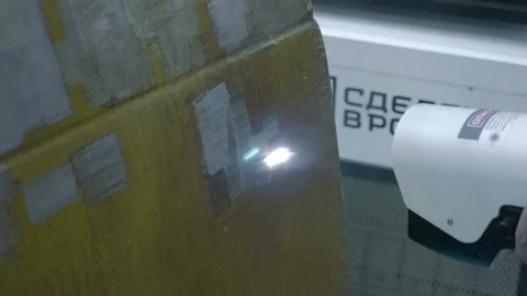 The equipment for removing rust from metal surfaces using a laser Stock-Footage 333324011