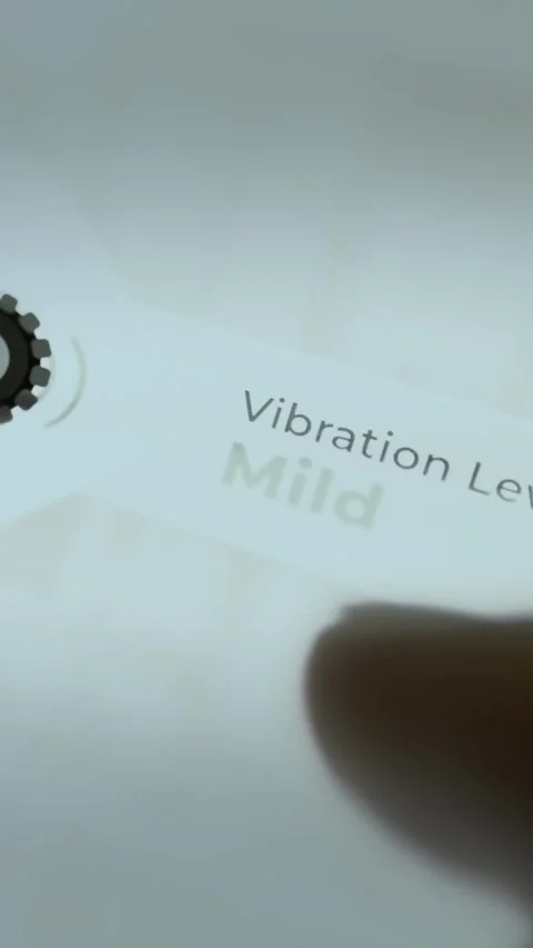 Equipment vibration panel reports mild condition Vídeo Stock 344100928