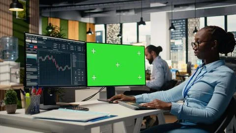 Equity analyst using isolated screen PC to reviews quarterly earnings Foto stock
