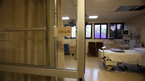 ER Beds Tracking shot Video stock 111289492