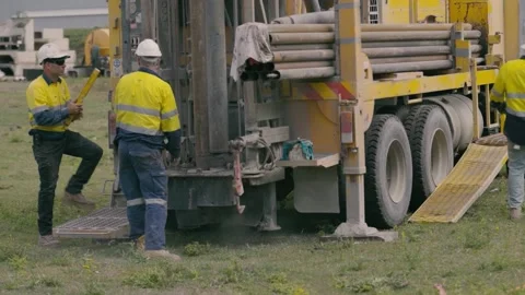 Erecting drill mast Video stock 158589368