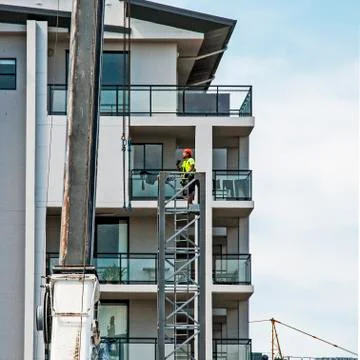 Erecting a Tower Crane. Foto stock