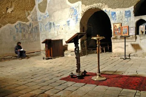 Eremite praying in david gareja monastery, georgia Foto stock