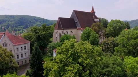 Erial drone view of the Historic Centre of Sighisoara, Romania. 스톡 동영상 314039582