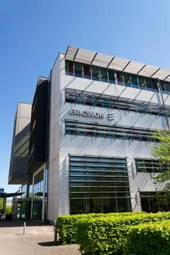Ericsson multinational networking and telecommunications company logo on he.. 库存照片