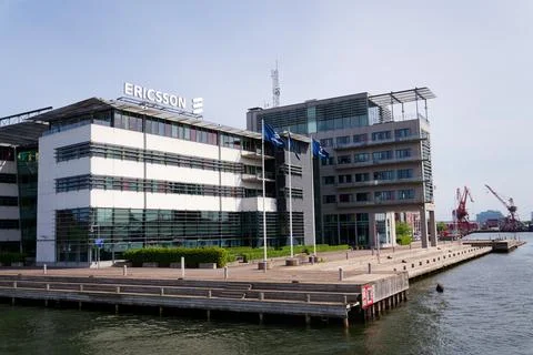 Ericsson multinational networking and telecommunications company logo on he.. Stockfoto's
