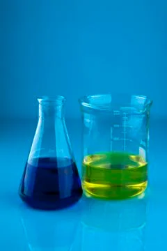 Erlenmeyer flask and a Beaker Stock-Fotos