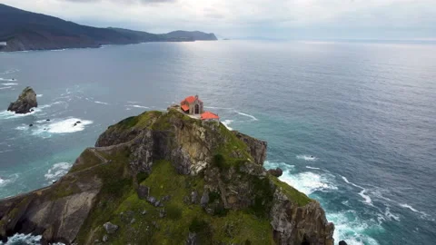 Ermita de San Juan de Gaztelugatxe. church at the bank of the Atlantic ocean. Stock Footage 166091484