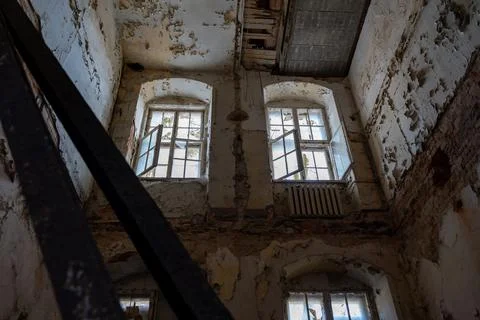 Eroded Abandoned Building With a Broken Ceiling Fotos de archivo