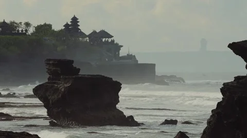 Eroded Geological Formations Under Turbulent Ocean Winds And Spray 스톡 동영상 329942111