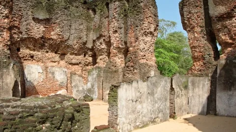 Eroded Masonry of Royal Palace Complex Ruins in Polonnaruwa 库存影片 79711425