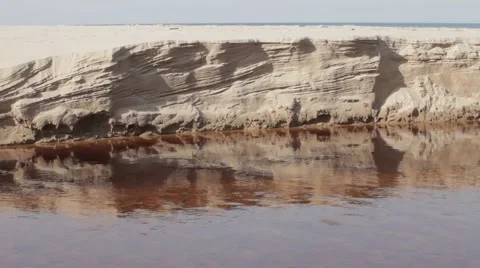 Eroded sand riverbank Vídeo Stock 51680394