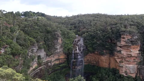 Eroded sandstone rocks of Blue mountains – Wentworth falls down to valley Stock Footage 150302972